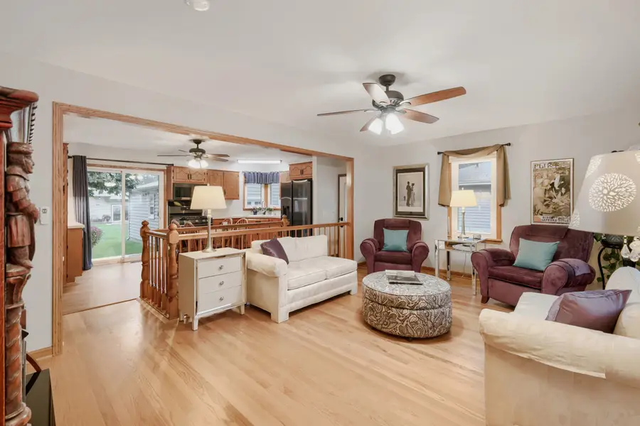 5 S Grace Street, North Aurora, IL 60542 - #2