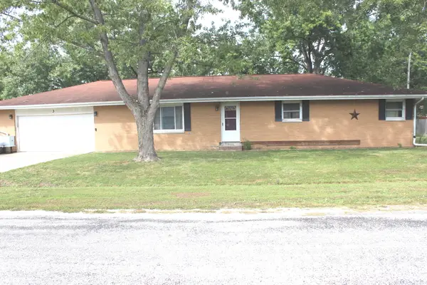 3 Wacker Drive, Altamont, IL 62411