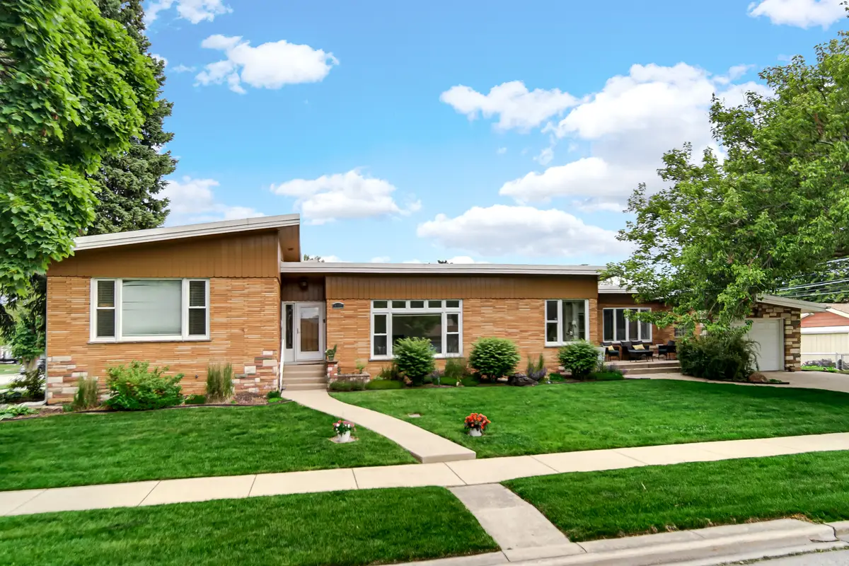 9157 S Avers Avenue, Evergreen Park, IL 60805 - #1