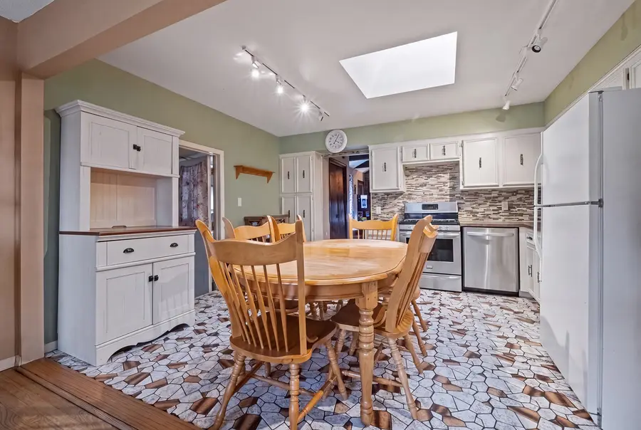 8611 Leclaire Avenue, Burbank, IL 60459 - #3