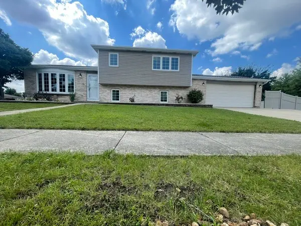 793 Six Pines Drive, Romeoville, IL 60446