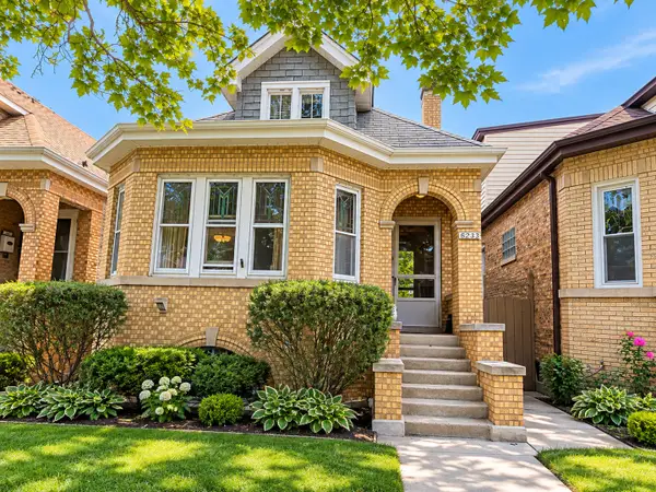 6243 W Waveland Avenue, Chicago, IL 60634