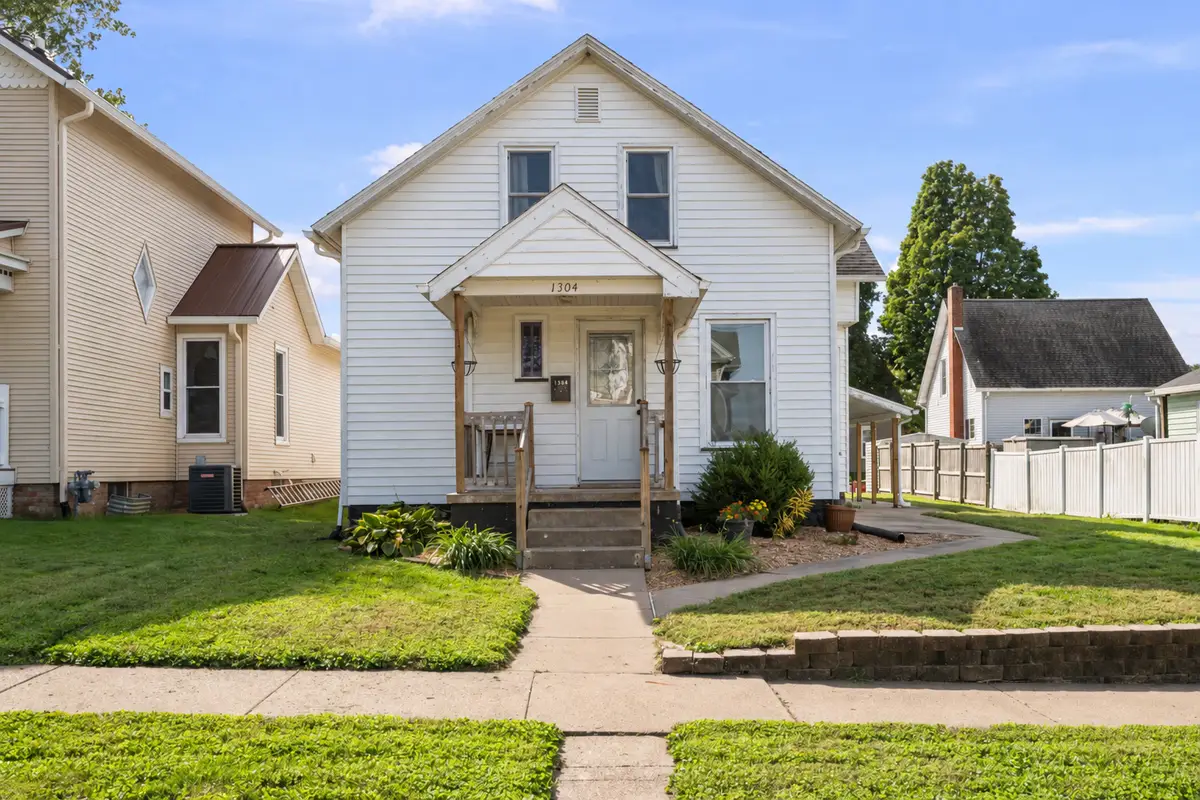 1304 Smalley Street, Muscatine, IA 52761 - #1