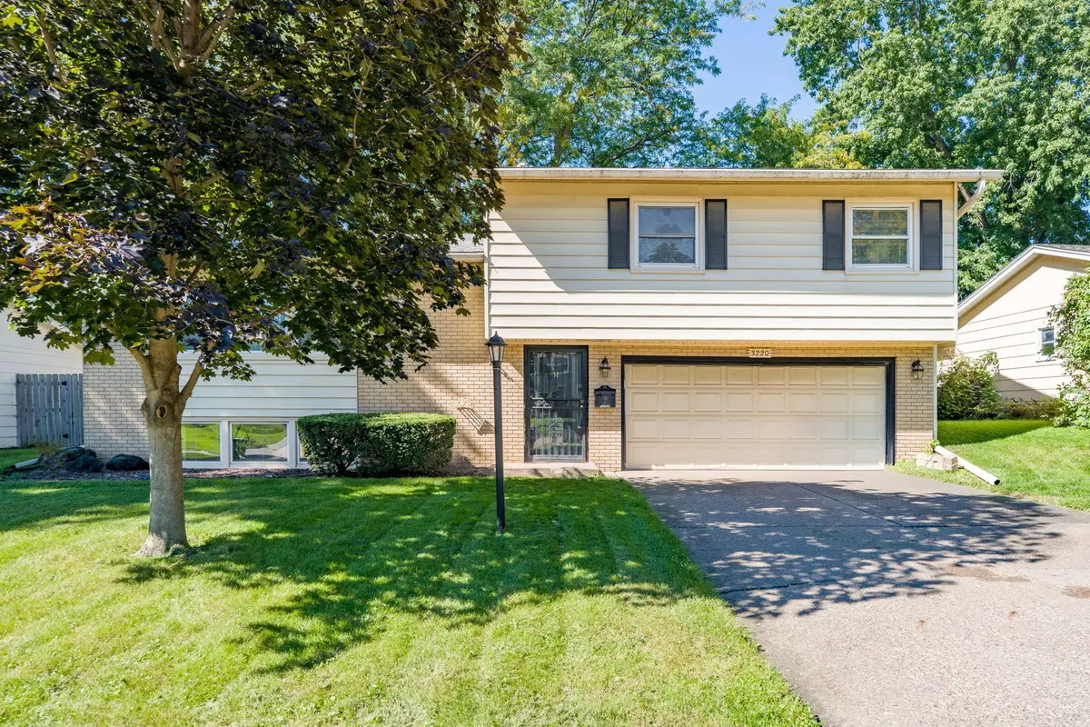 3220 Kenwood Avenue, Davenport, IA 52807 - #1