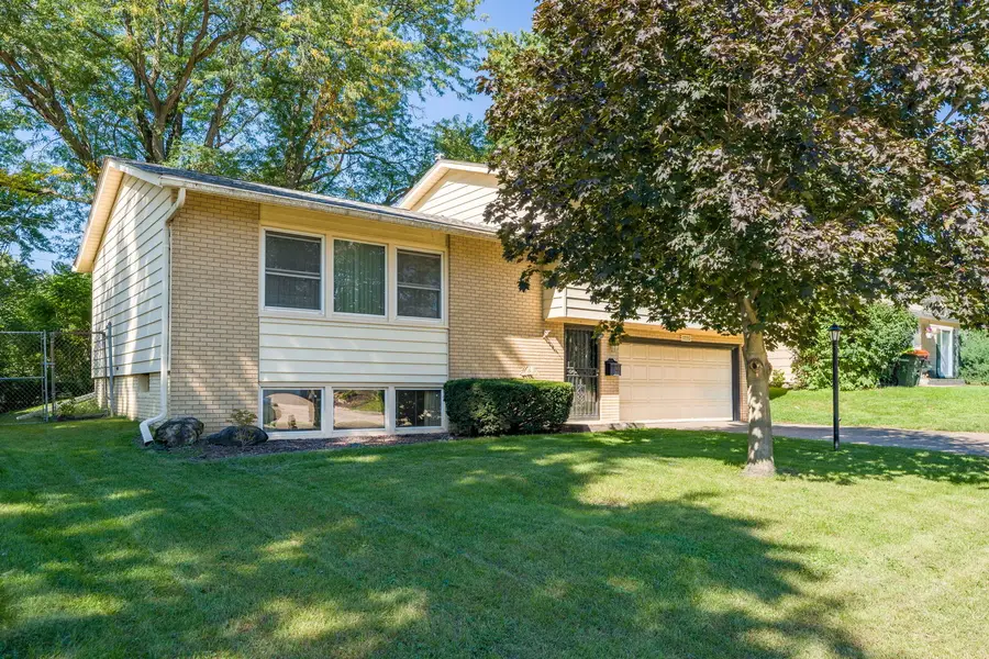 3220 Kenwood Avenue, Davenport, IA 52807 - #3
