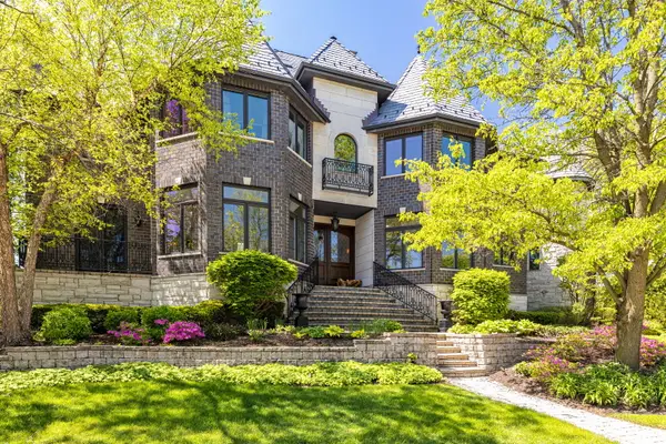 17 Ambriance Drive, Burr Ridge, IL 60527