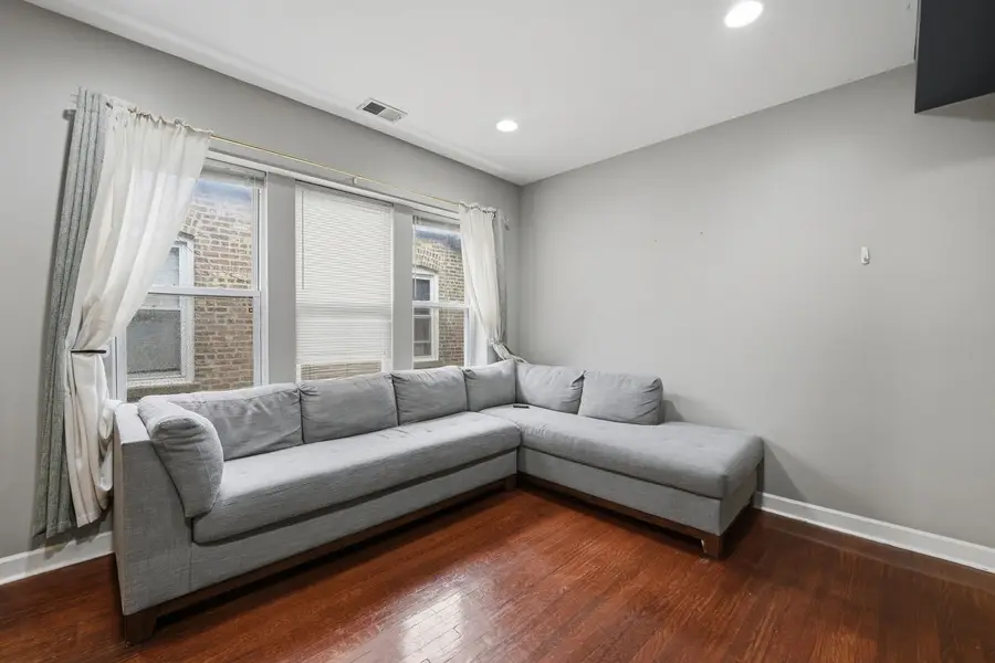 7205 N Damen Avenue #3, Chicago, IL 60645 - #3