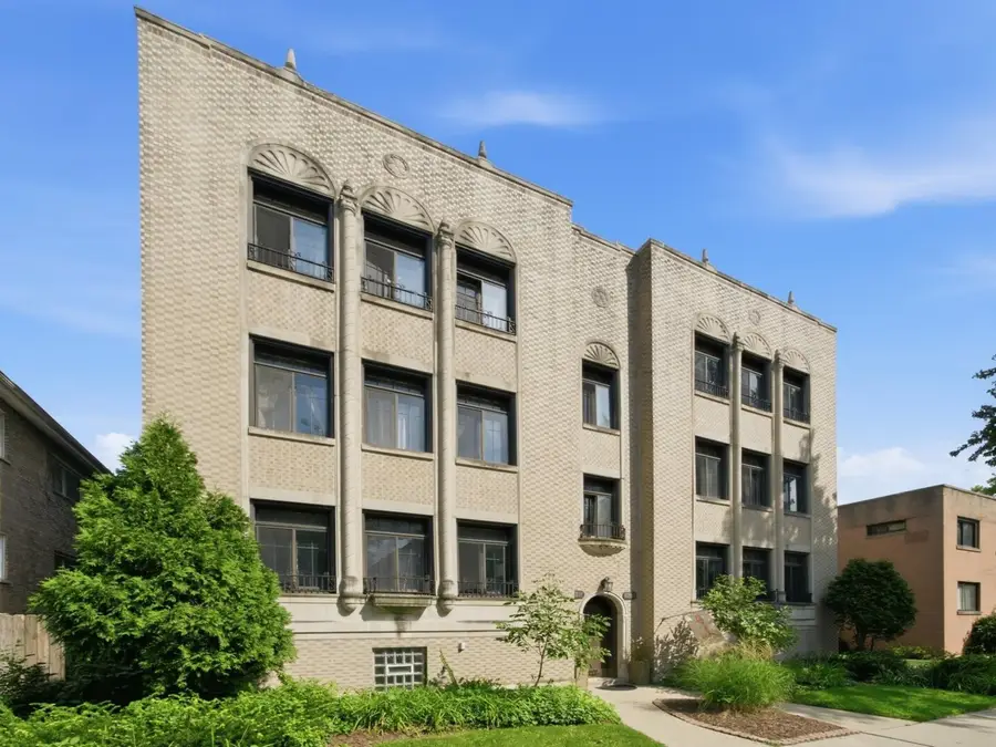 6211 N Mozart Street #2N, Chicago, IL 60659 - #3