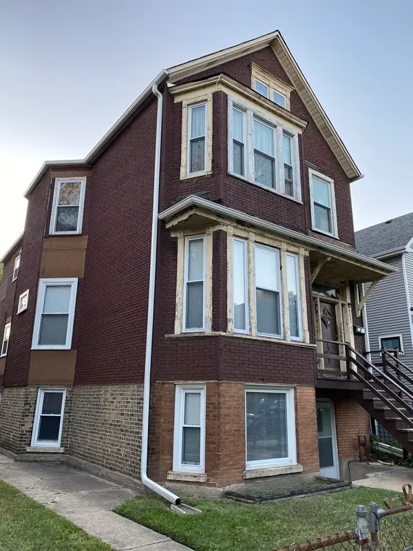 3304 N Albany Avenue, Chicago, IL 60618