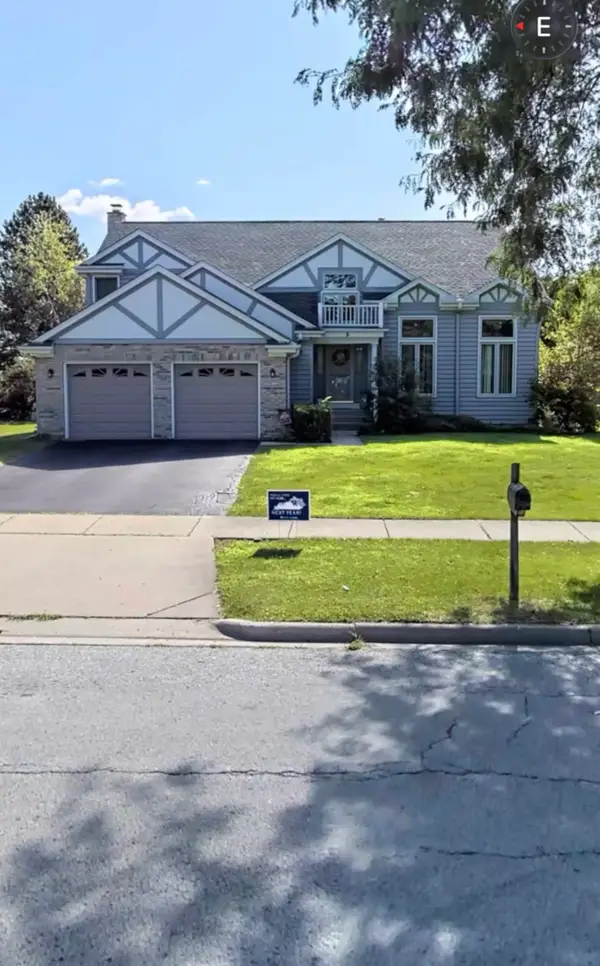 5 S Royal Oak Drive, Vernon Hills, IL 60061