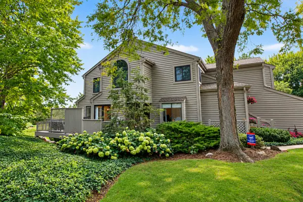 873 W Longmeadow Court, Lake Barrington, IL 60010