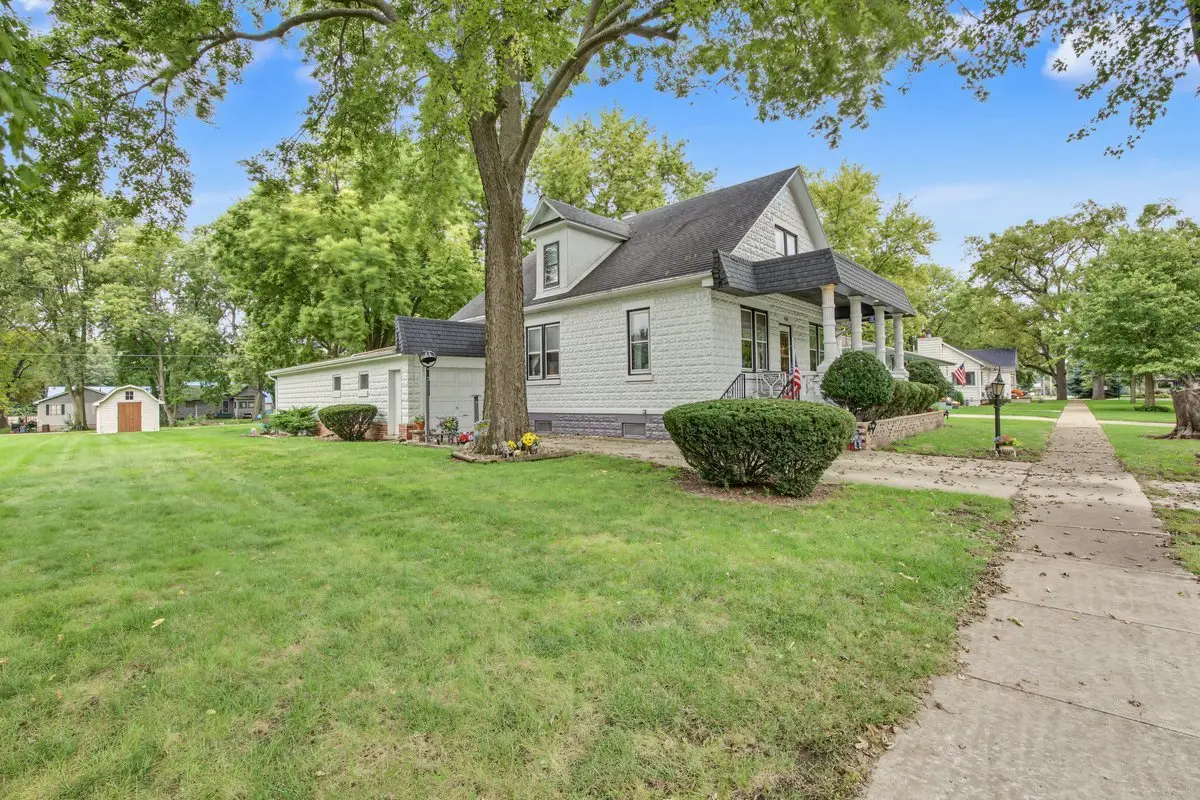 708 E Elm Street, Fairbury, IL 61739 - #1