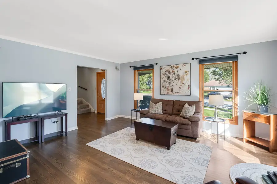 1717 Victoria Road, Mundelein, IL 60060 - #2