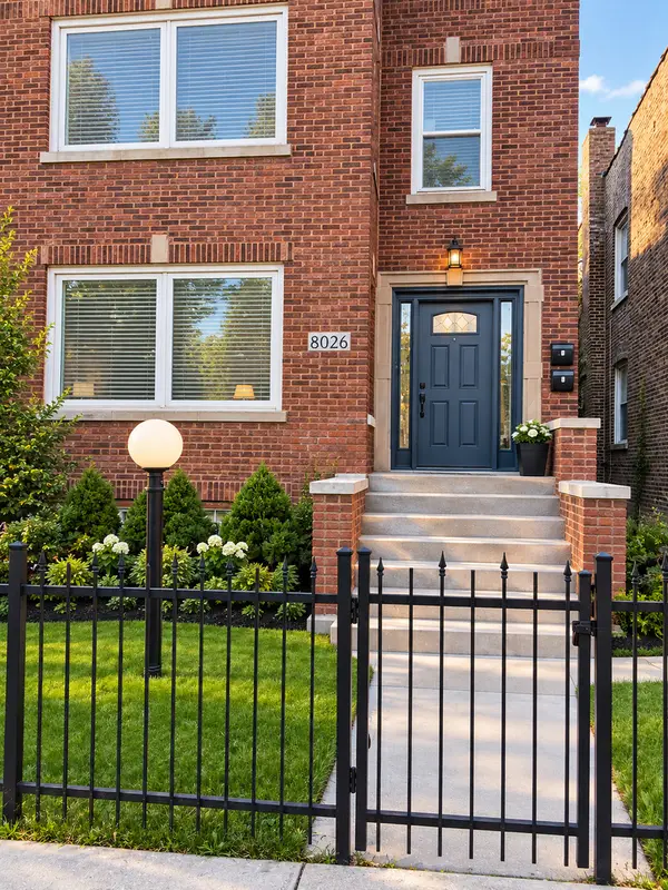 8026 S Dobson Avenue, Chicago, IL 60619