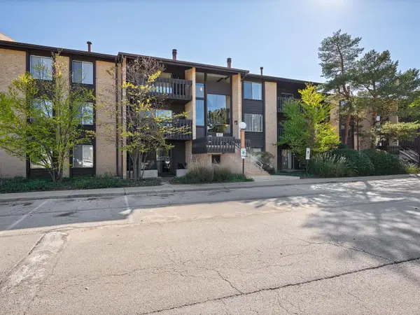 6177 Knoll Wood Road #302, Willowbrook, IL 60527