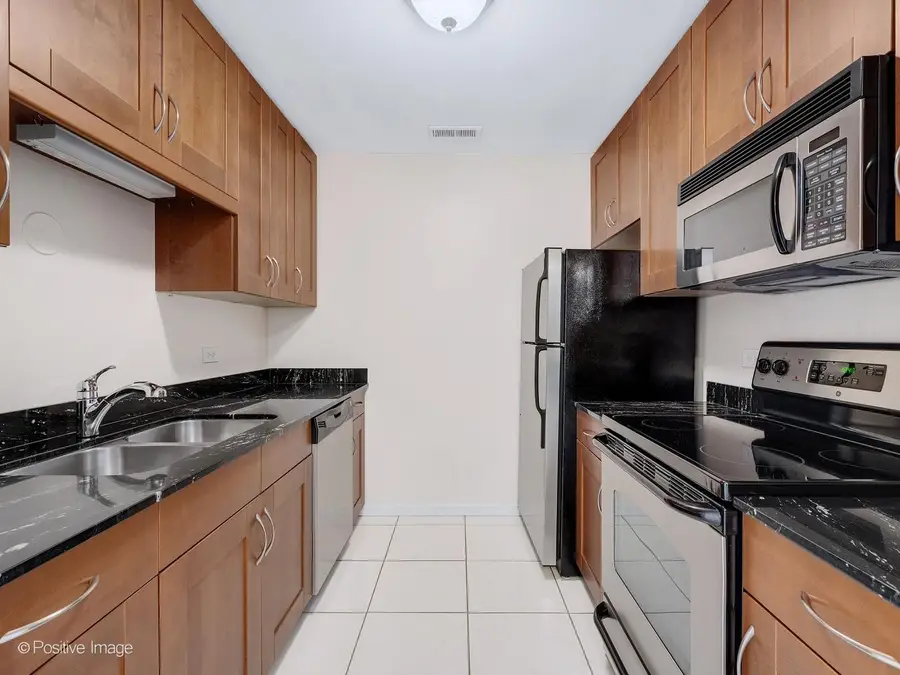 6177 Knoll Wood Road #302, Willowbrook, IL 60527 - #3