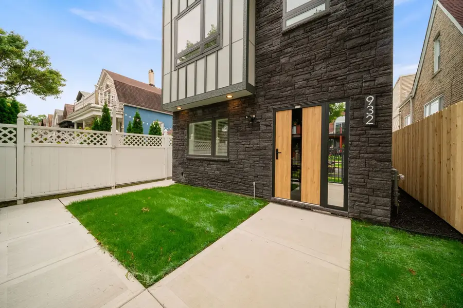 932 N Trumbull Avenue, Chicago, IL 60651 - #2