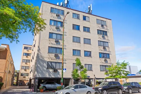 7540 N Ridge Boulevard #2C, Chicago, IL 60645