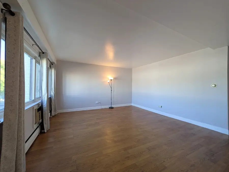 7540 N Ridge Boulevard #2C, Chicago, IL 60645 - #3