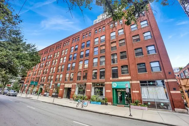 225 W Huron Street #211, Chicago, IL 60654 - #1