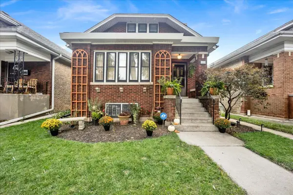 6239 N Campbell Avenue, Chicago, IL 60659