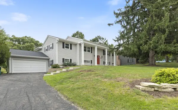 716 Woodland Hills Road, Batavia, IL 60510