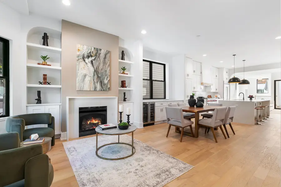 2332 N Maplewood Avenue, Chicago, IL 60647 - #3