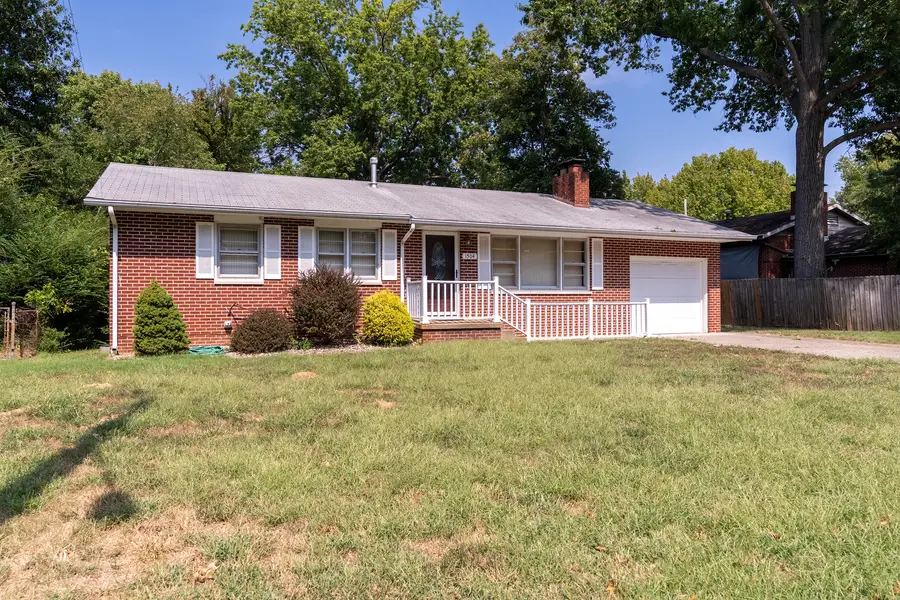 1504 W Walnut Street, Carbondale, IL 62901 - #3