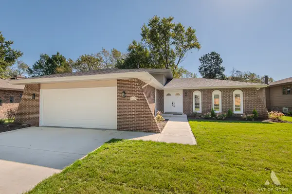 11226 S Deerpath Lane, Palos Hills, IL 60465