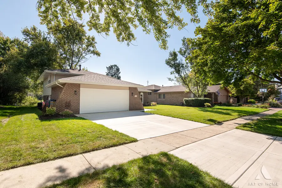 11226 S Deerpath Lane, Palos Hills, IL 60465 - #3