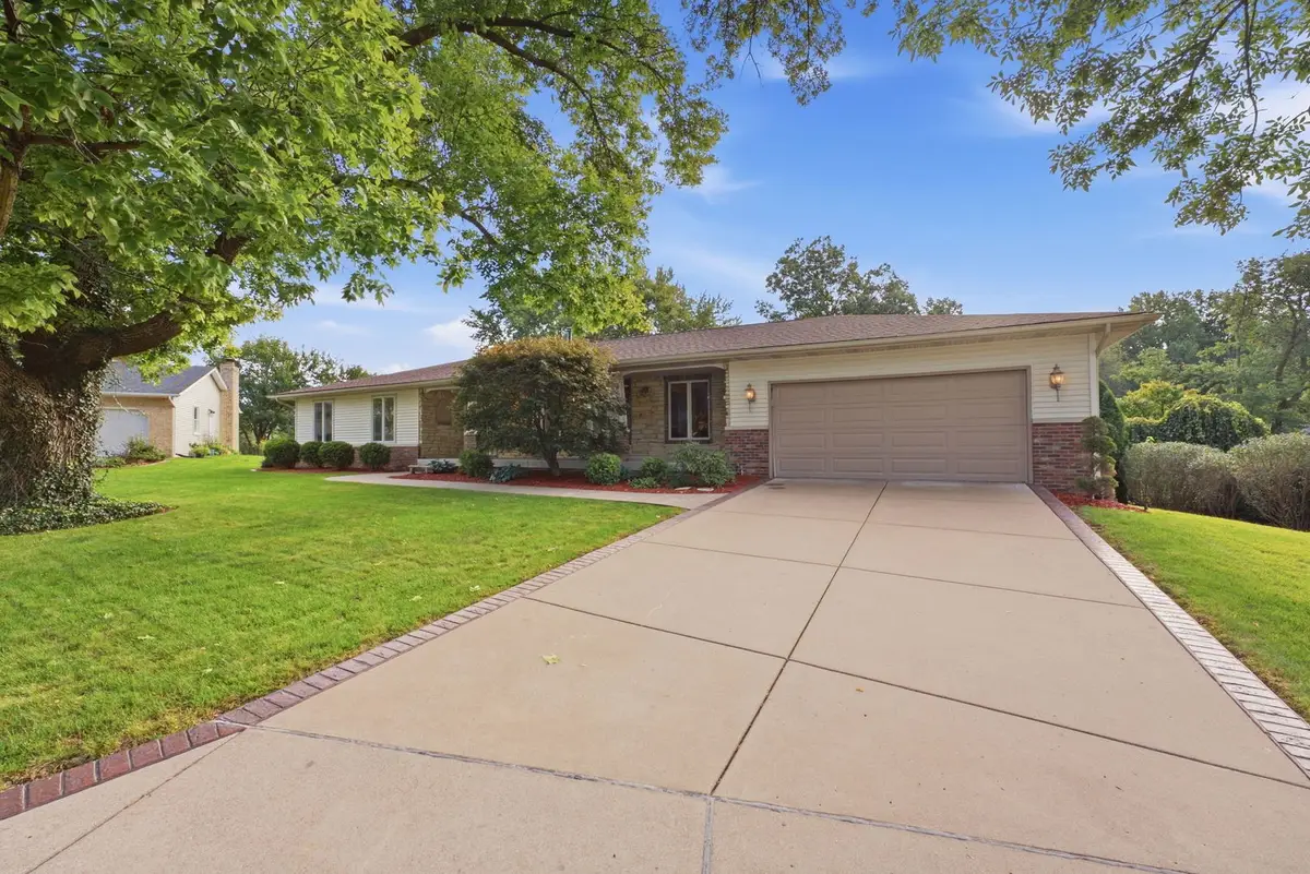 4417 Squire Court, Bettendorf, IA 52722 - #1