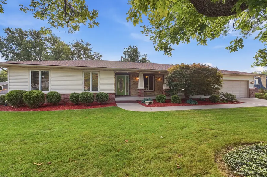 4417 Squire Court, Bettendorf, IA 52722 - #3