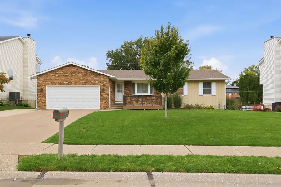 609 W Valley Drive, Eldridge, IA 52748 - #3