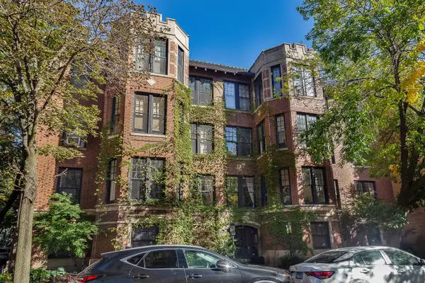 450 W Surf Street #1, Chicago, IL 60657