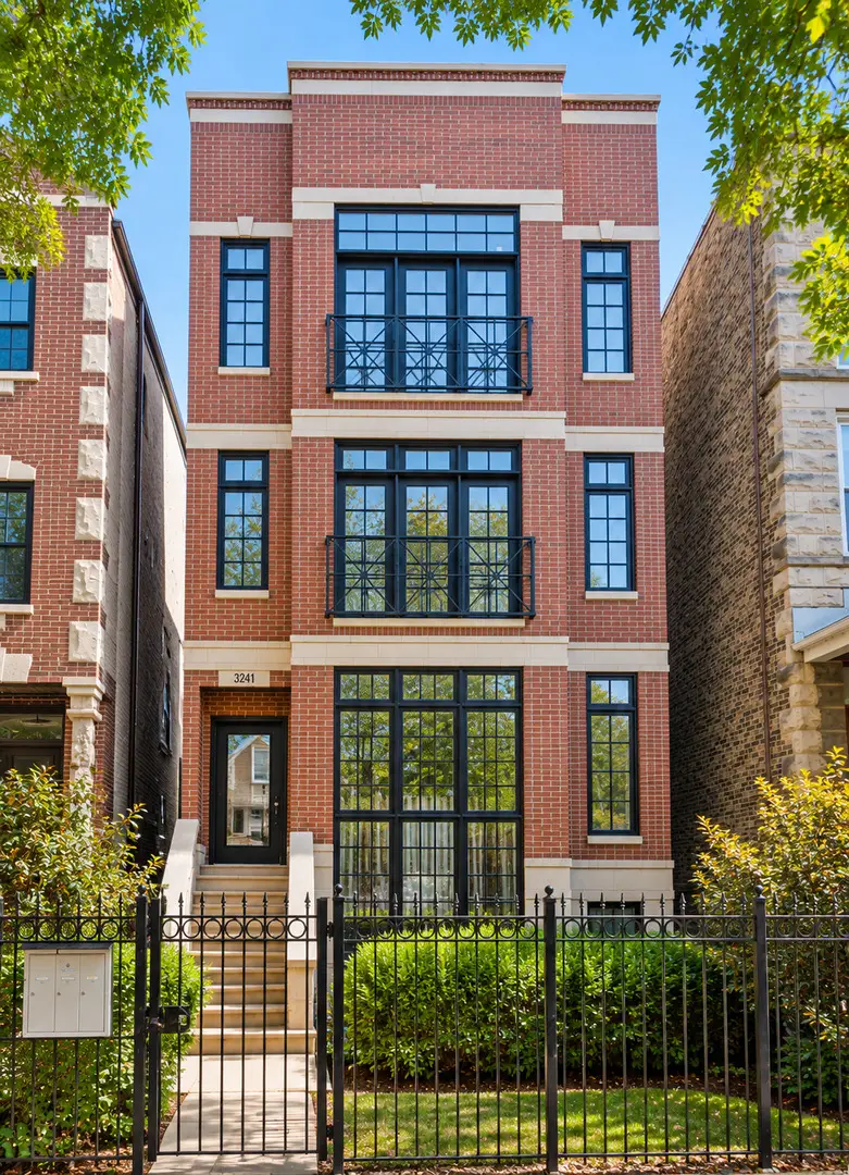 3241 N Clifton Avenue #3, Chicago, IL 60657 - #1