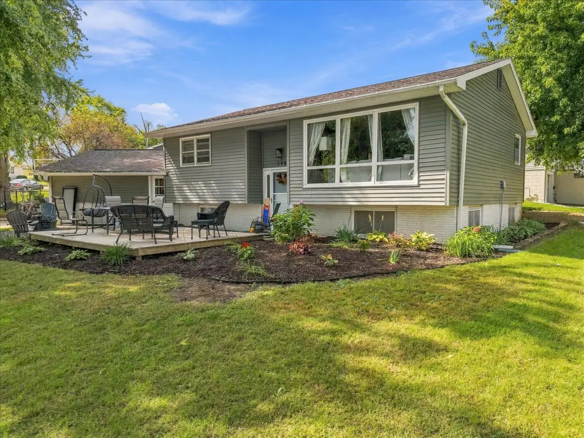 504 30th Avenue, Clinton, IA 52732 - #1