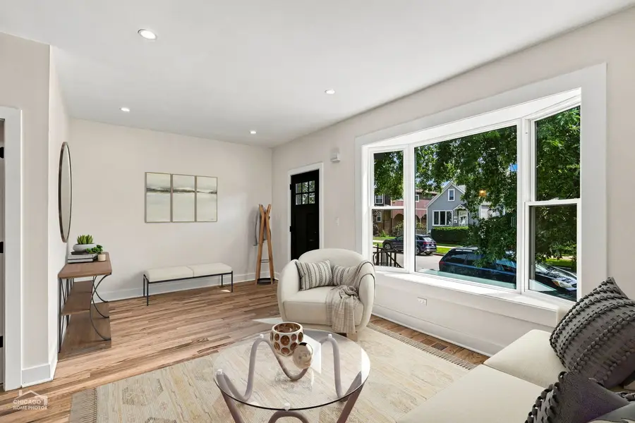5722 W Grover Street, Chicago, IL 60630 - #3