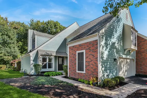 52 Whittington Course, St. Charles, IL 60174