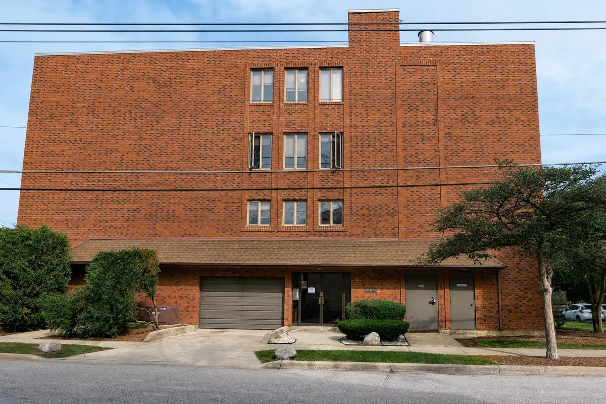 1302 E Washington Street #B1, Des Plaines, IL 60016 - #1