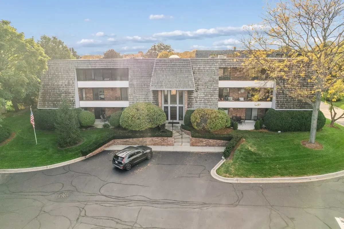 200 Red Top Drive #304, Libertyville, IL 60048 - #1