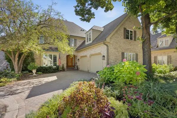 24 Tartan Lakes Court, Westmont, IL 60559