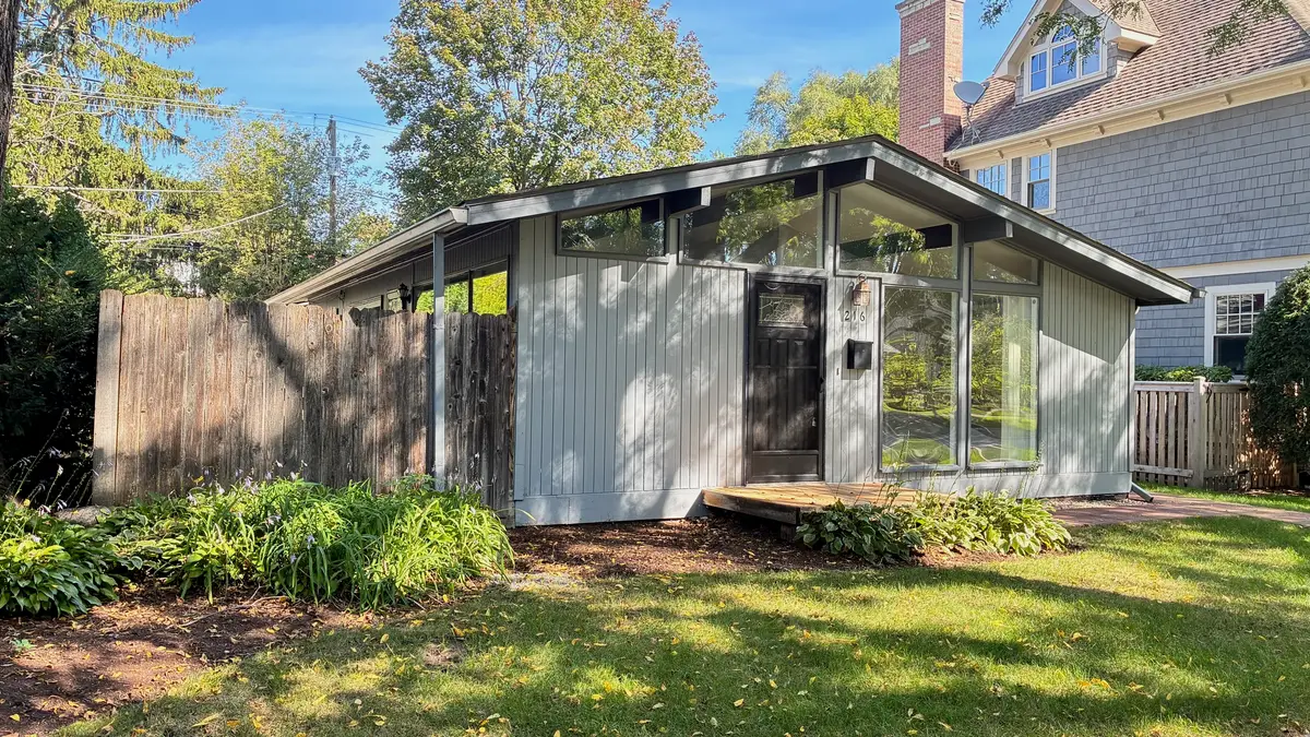216 Broadway Street, Libertyville, IL 60048 - #1