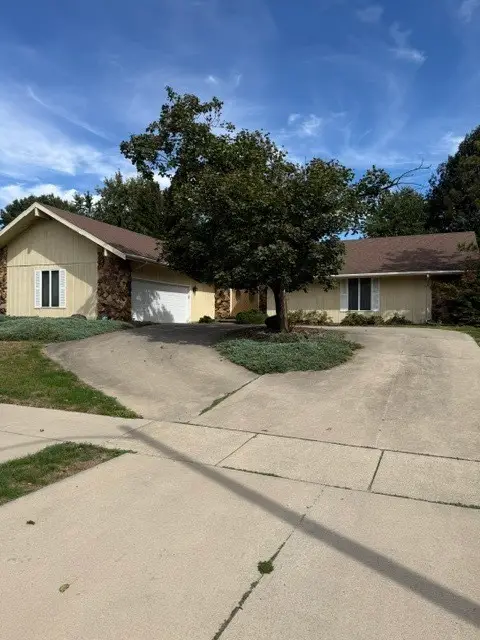312 S Hershey Road, Bloomington, IL 61704