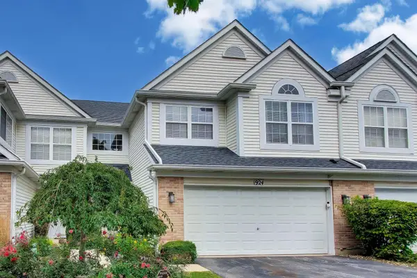 924 Ainsley Drive #---, West Chicago, IL 60185