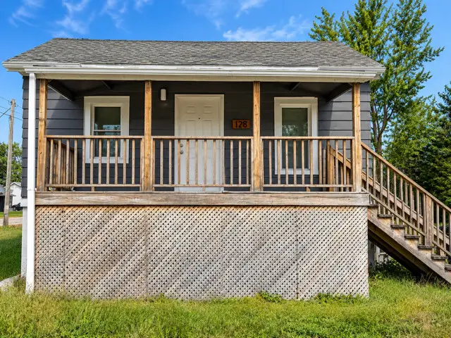 128 W North Street, Watseka, IL 60970 - #1