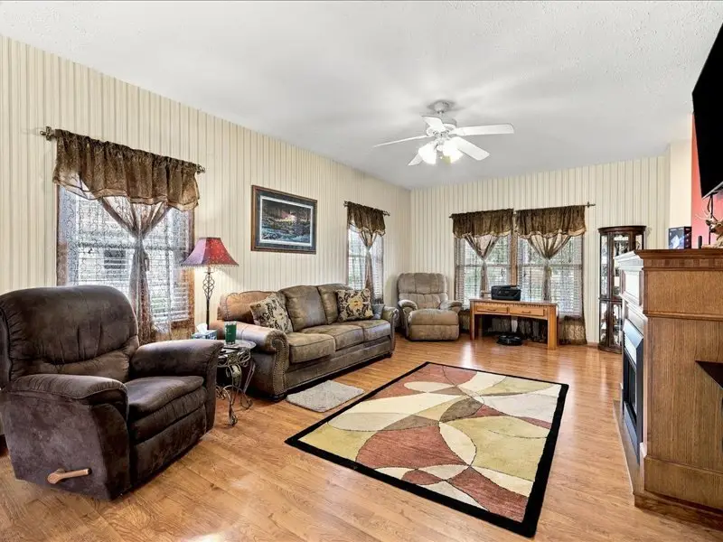 802 W Farmland Drive, Maquoketa, IA 52060 - #3