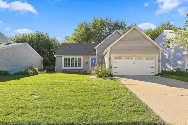 228 N Walnut Lane, Schaumburg, IL 60194