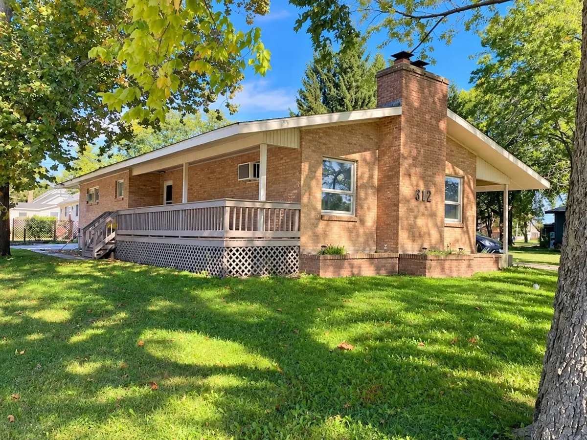 402 E 19th Street, Sterling, IL 61081 - #1