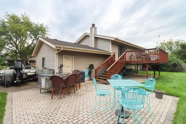 916 Camelot Drive, Crystal Lake, IL 60014