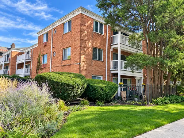 101 E Cossitt Avenue #102, La Grange, IL 60525